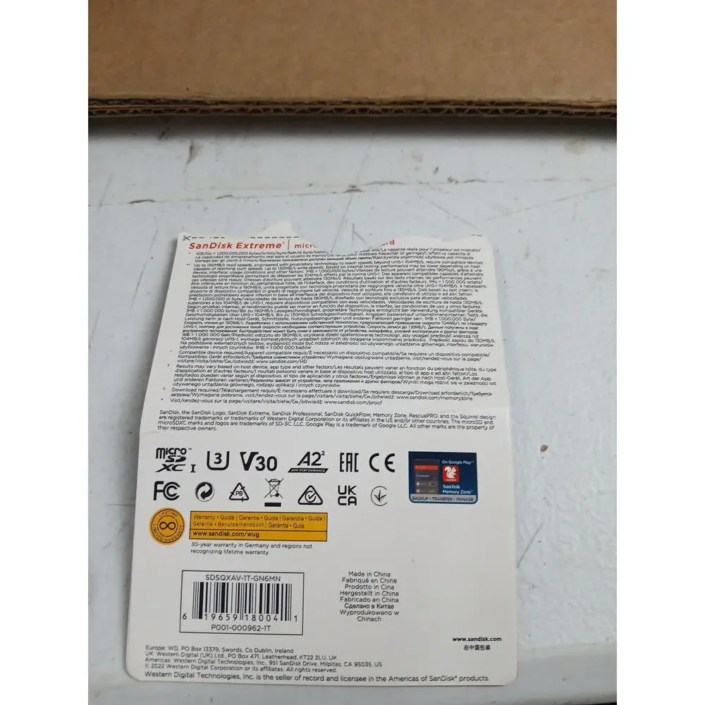 NEW W DEFECT SanDisk 256GB Extreme Micro SDXC UHS-I Card